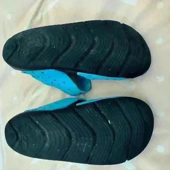 Little boys size 10 adidas sandals - Picture 3 of 4